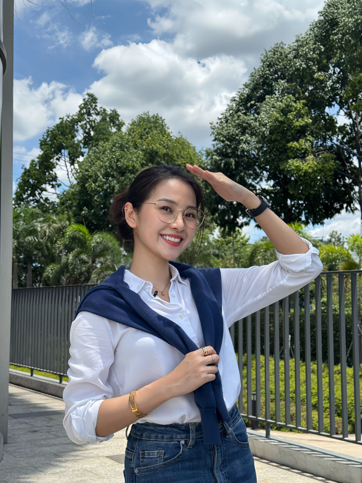 Tam Triều Dâng diện trang phục trẻ trung như nữ sinh. Ảnh: FB Tam Triều Dâng