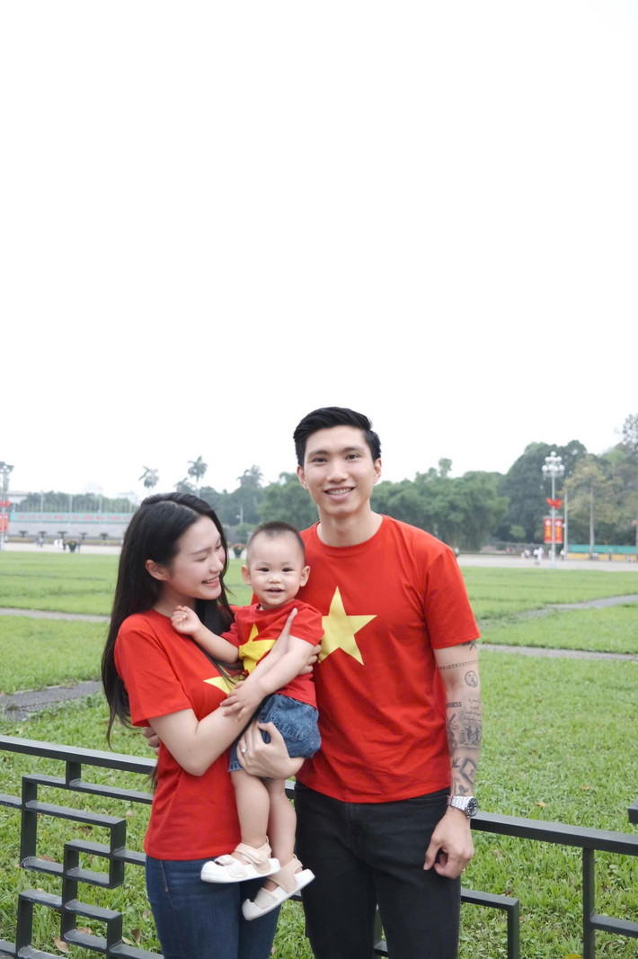 Tổ ấm nhỏ của Đoàn Văn Hậu - Doãn Hải My nhận về hàng nghìn lượt yêu thích vì quá đáng yêu, vừa yêu nước, visual lại "ngút ngàn". Ảnh: FB Doan Hai My