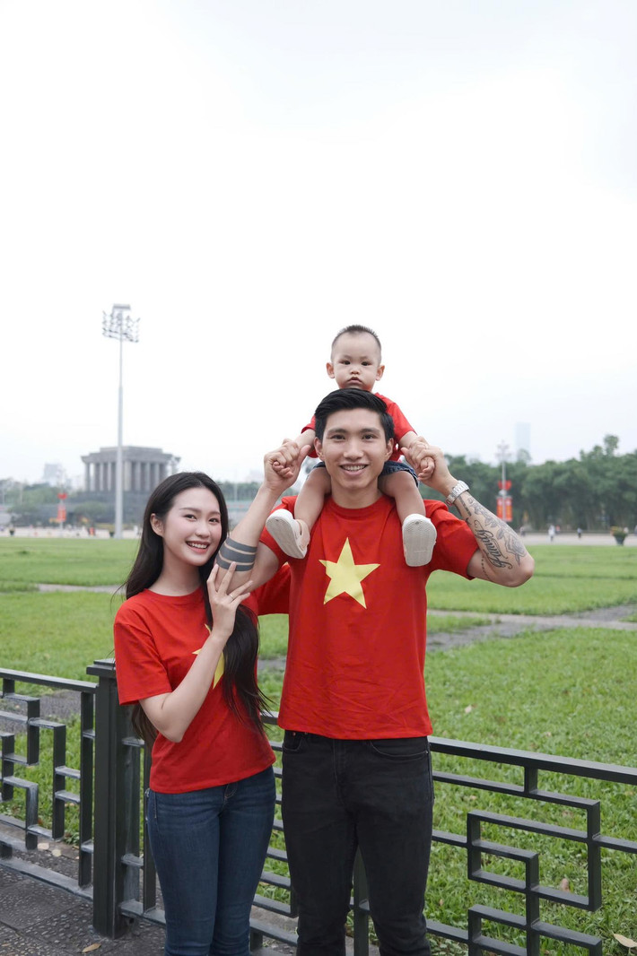 Bé Lúa (tên thật là Đoàn Minh Đăng) trở thành tâm điểm của mọi ánh nhìn với vẻ kháu khỉnh, biểu cảm đáng yêu. Ảnh: FB Doan Hai My