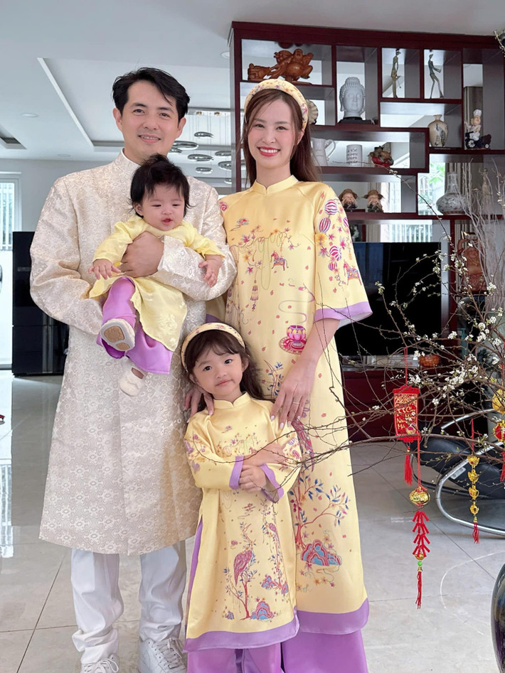 Ông Cao Thắng được mệnh danh là "người chồng quốc dân", luôn yêu chiều vợ con. Ảnh: FB Đông Nhi