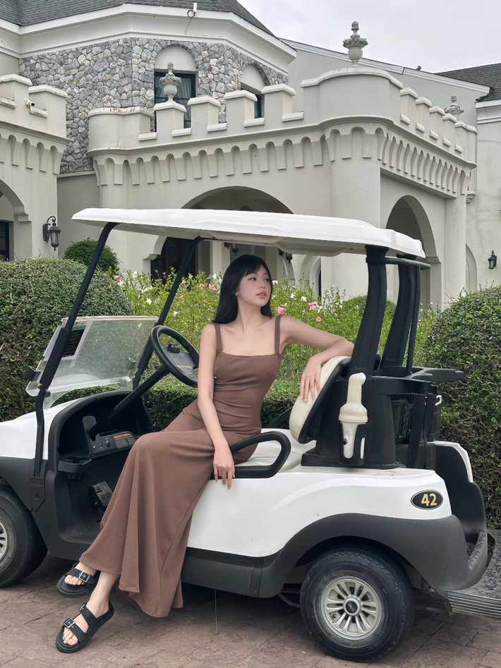 Hoa hậu Thanh Thuỷ tạo dáng ở Thái Lan. Ảnh: FB Huỳnh Thị Thanh Thủy