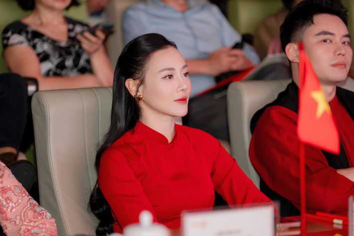 Phương Oanh khoe góc nghiêng xinh đẹp khi tham dự sự kiện. Ảnh: FB Đỗ Phương Oanh