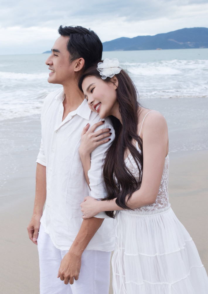 Vợ chồng Thúy Diễm - Lương Thế Thành vừa đăng tải bộ ảnh gia đình trong ngày đặc biệt, đánh dấu 9 năm hôn nhân. Ảnh: FB Lương Thế Thành