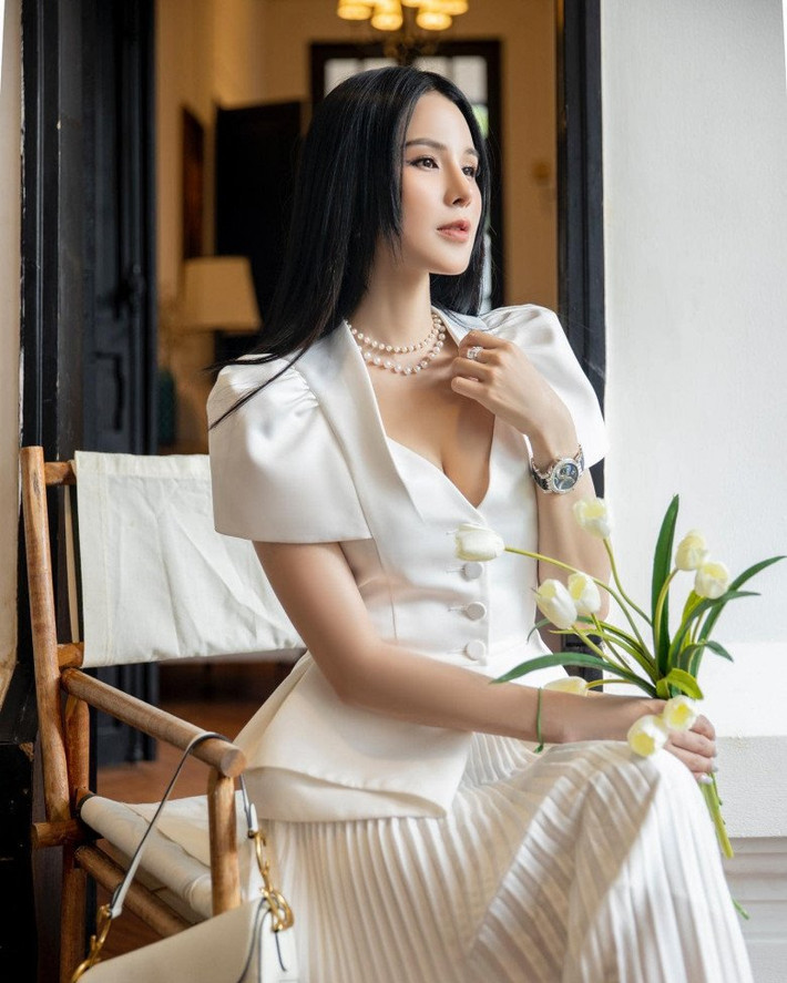 Hình ảnh sang chảnh của Diệp Lâm Anh có thể nói là dấu hiệu đáng mừng. Điều này chứng minh cô đang dần hồi phục tài chính và lấy lại được phong độ. Ảnh: FB Diep Lam Anh