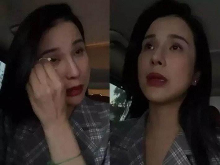 Cách đây không lâu, Diệp Lâm Anh đã phải livestream cầu cứu dân mạng khi bị chồng cũ chặn xe khi trên đường đi đón con. Cô khóc và kể, lục đục hôn nhân khiến tài chính của cả đôi bên bị ảnh hưởng. Thậm chí, bà mẹ hai con còn phải nhờ chồng cũ lấy đồ của mình bán giùm đi để có tiền thuê nhà, lo cho các con nhưng anh im lặng, bán xong cũng không đưa tiền lại. Ảnh chụp màn hình