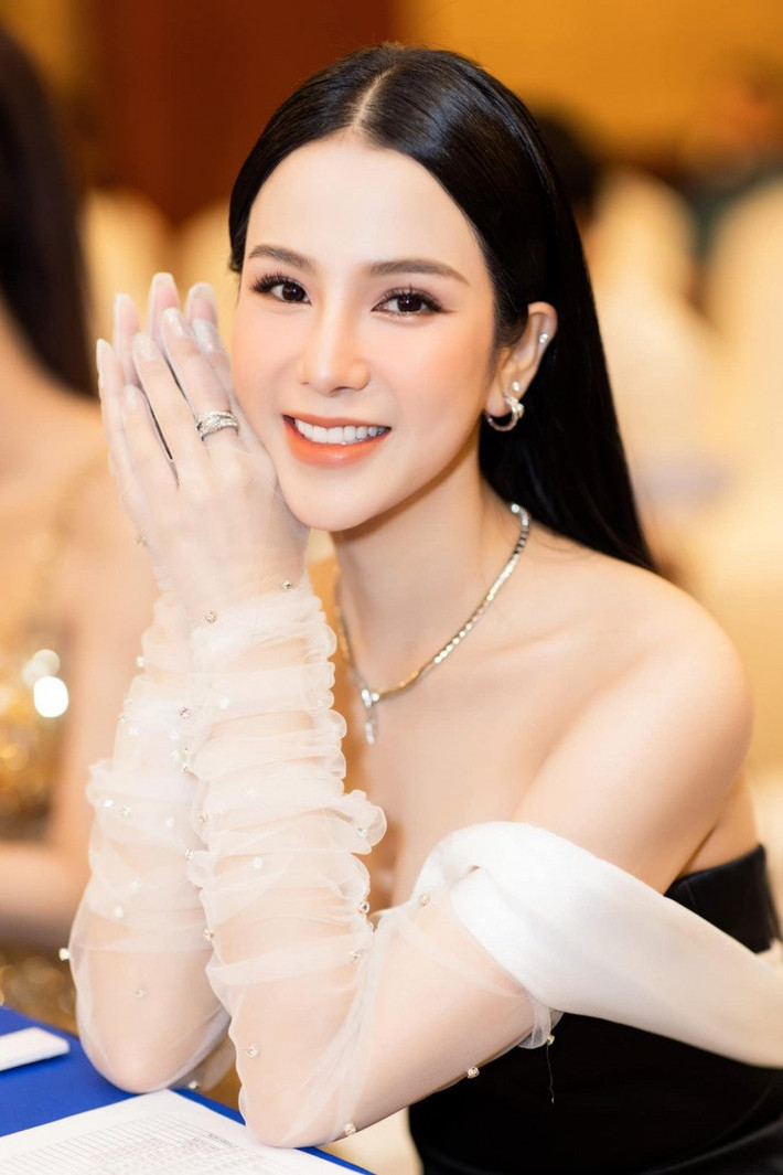 Phong cách ăn mặc của Diệp Lâm Anh chưa một lần gây thất vọng. Ảnh: FB Diep Lam Anh
