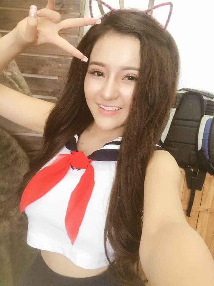 Tuy nhiên, cũng phải thừa nhận rằng, việc phẫu thuật thẩm mỹ đã giúp Ngân 98 trở nên xinh đẹp và quyến rũ hơn so với trước. Ảnh: Vietnamnet
