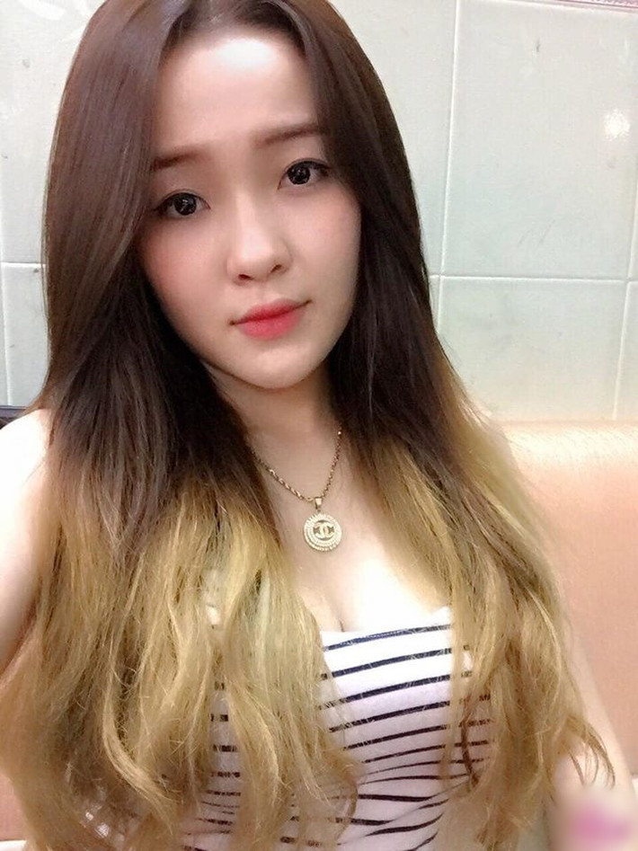 So với vẻ đẹp sắc sảo hiện tại, nhan sắc thời chưa "dao kéo" của cô nàng có phần tròn trịa, tự nhiên hơn. Ảnh: Vietnamnet