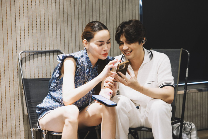 Buổi tập nhạc của Noo Phước Thịnh và Hồ Ngọc Hà. Ảnh: FB Noo Phước Thịnh