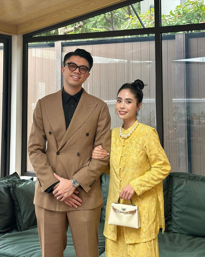Cuộc sống xa hoa của nàng dâu hào môn thể hiện rõ qua phong cách thời trang sang trọng với bộ sưu tập túi cao cấp, phù hợp từng trang phục. Ảnh: FB Nguyen Kieu Anh