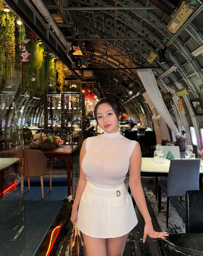 Những hình ảnh này nhanh chóng lan truyền trên mạng xã hội, tạo nên những cuộc tranh luận sôi nổi.