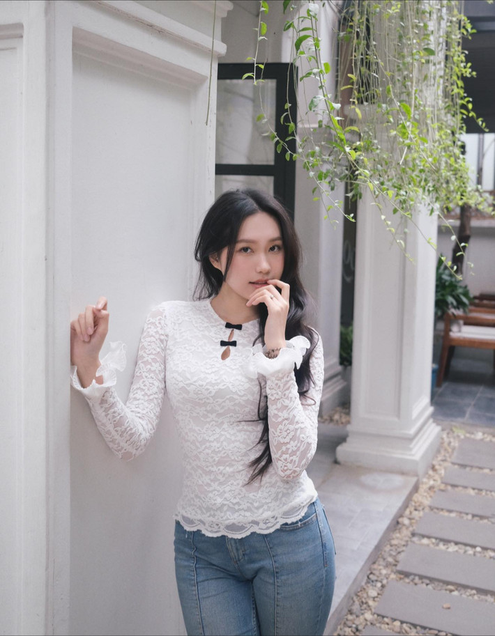 Doãn Hải My tự tin khoe nhan sắc "trông mòn con mắt" của mình. Ảnh: FB Doan Hai My