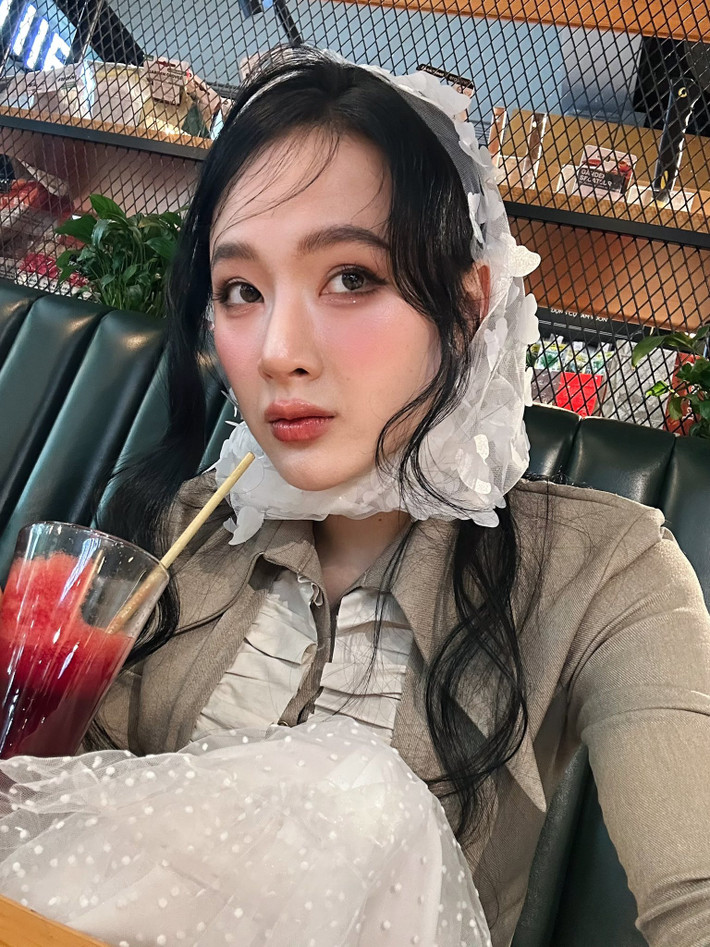 Từng là "nữ hoàng thảm đỏ", thường xuyên xuất hiện với phong cách gây sốc nhưng cho đến hiện tại, Angela Phương Trinh không còn hoạt động showbiz mà tập trung việc kinh doanh. Ảnh: FB Angela Phương Trinh