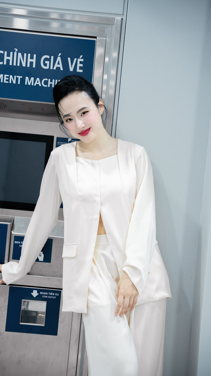Ngoài cuộc sống ở ẩn, diễn viên Angela Phương Trinh còn gây chú ý với thân hình vạm vỡ sau nhiều năm tập luyện tạ. Ảnh: FB Angela Phương Trinh