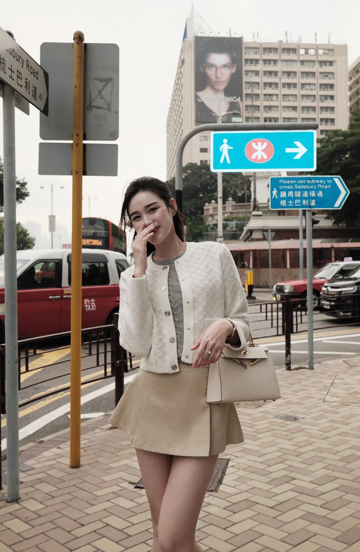 Cách diện đồ với váy ngắn để làm nổi bật đôi chân hơn một mét được hoa hậu Đỗ Thị Hà tích cực chưng diện khi đi du lịch. Ảnh: FB Đỗ Thị Hà