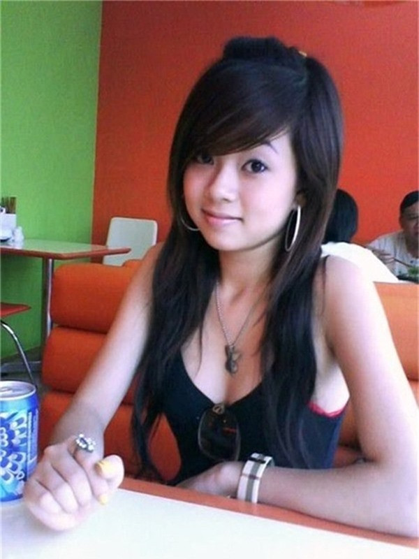 Ở thời điểm này, cô nàng theo đuổi hình tượng trong sáng, đáng yêu với mái tóc “sư tử” được giới trẻ ưa chuộng một thời. Ảnh: Dân Việt