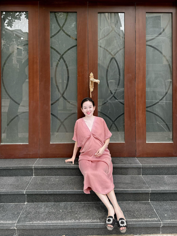 Thời gian trôi qua, Ly Kute ngày càng xinh đẹp và quyến rũ. Ảnh: FB Khánh Ly