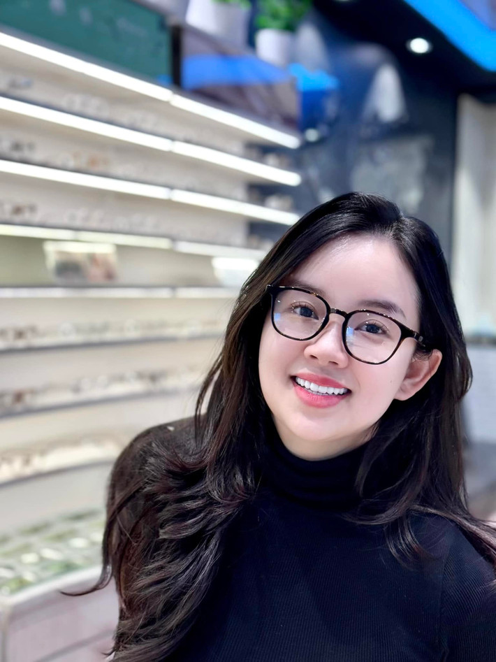 Cô theo đuổi phong cách gợi cảm, trưởng thành hơn, gương mặt cũng xinh đẹp và trẻ trung. Ảnh: FB Khánh Ly