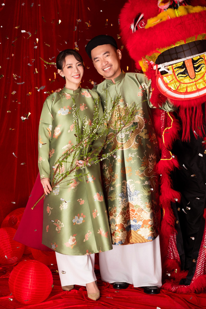 "Gia đình chúng em đã sẵn sàng đón Tết rồi nè mọi người ơi!", diễn viên Thu Trang chia sẻ. Ảnh: FB Tiến Luật