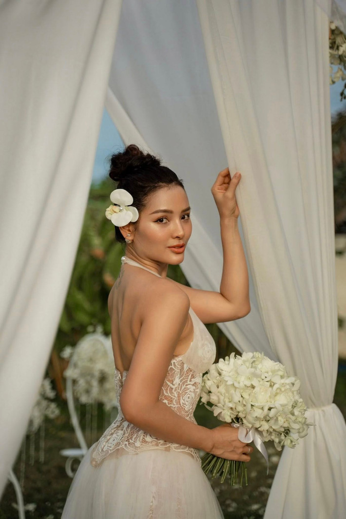 Phương Trinh Jolie thực hiện bộ ảnh ghi dấu lại hành trình đặc biệt: "Chúc mừng 3 năm - một cột mốc của yêu thương, kiên cường và hành trình làm mẹ!" Ảnh: FB Phương Trinh Jolie