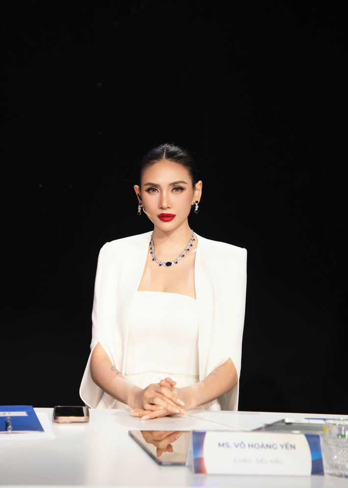 Võ Hoàng Yến được khen lấy lại vóc dáng nhanh chóng, nhờ chế độ ăn uống khoa học và tập luyện nhẹ nhàng. Ảnh: FB VÕ HOÀNG YẾN