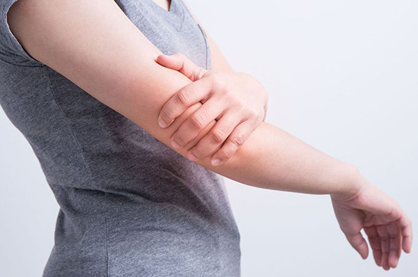 Điều đặc biệt, lựa chọn tư thế quan hệ thích hợp không chỉ giúp cặp đôi đưa nhau “lên đỉnh” mà có thể tác động đến nhóm cơ riêng. Bằng cách này, cặp đôi có thể tận dụng 1 công đôi việc, tranh thủ “đúc dáng” chuẩn đẹp từng centimet.