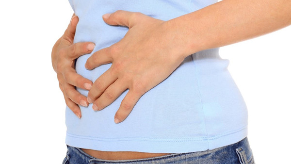 Trường hợp tắc ruột, bệnh nhân cũng sẽ bị chướng bụng, nôn mửa, cần được điều trị kịp thời. Nếu không được can thiệp, bệnh nhân có thể bị hoại tử, thiếu máu cục bộ ruột, gây ra những tổn thương không thể phục hồi.