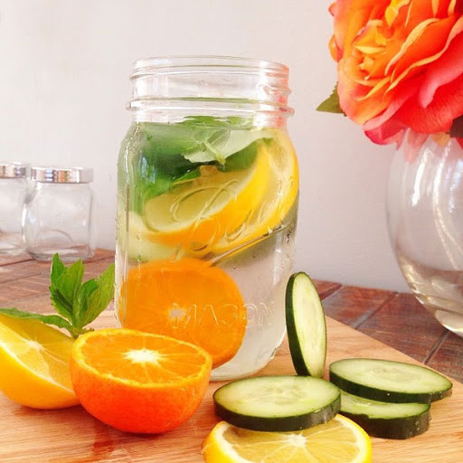 Nước detox bưởi, cam và dưa leo chắc chắn sẽ là thức uống bạn không thể bỏ qua hè này. Ảnh: googleusercontent.
