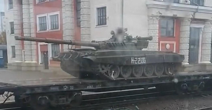 Để bù vào những chiếc T-72 được viện trợ cho Ukraine, Ba Lan đã tìm cách hiện đại hóa đội xe tăng của mình bằng cách mua xe tăng tiên tiến hơn. Để thay thế T-72, Ba Lan đã ký kết các thỏa thuận với cả Mỹ và Hàn Quốc để mua xe tăng chiến đấu chủ lực hiện đại.