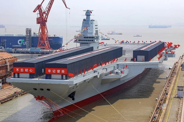 Một trong những sự chênh lệch rõ ràng nhất giữa Mỹ và Trung Quốc là về năng lực đóng tàu. Trong nhiều năm, các chuyên gia đã liên tục cảnh báo về khoảng cách ngày càng lớn này. Các xưởng đóng tàu của Trung Quốc hiện vượt qua Mỹ với tỷ lệ đáng kinh ngạc là 232-1.