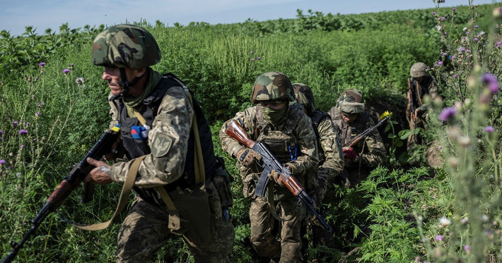 Hiện tại, viện trợ quân sự của Mỹ cho Ukraine đã bị tạm dừng, và AFU phải dựa vào viện trợ của Mỹ cho 50% vũ khí và đạn dược của mình. Với sự hỗ trợ của Mỹ, hỏa lực tiền tuyến ít nhất là 1/5. Nếu không có sự hỗ trợ của Mỹ, thì hỏa lực tiền tuyến giảm mạnh xuống còn 1/10, thậm chí còn thấp hơn nữa.