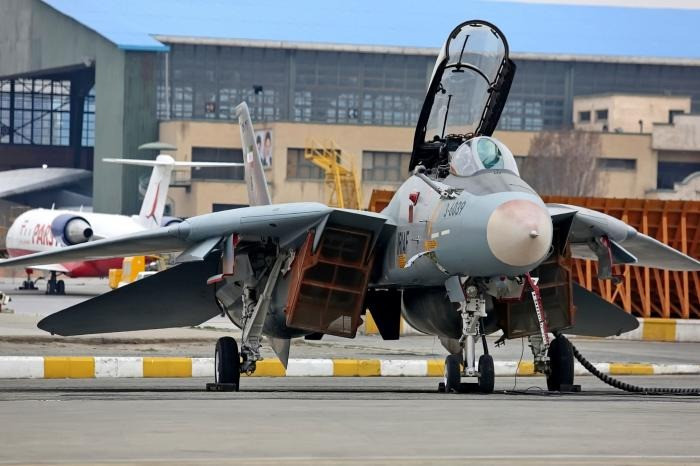 Trong những thập kỷ sau chiến tranh, máy bay F-14 của Iran vẫn tiếp tục hoạt động sẵn sàng chiến đấu, minh chứng cho quyết tâm của quốc gia này trong việc duy trì số vũ khí phương Tây, bất chấp sự cô lập của quốc tế. Các kỹ sư Iran tiếp tục phát triển các giải pháp nội địa, để duy trì hoạt động của F-14A.