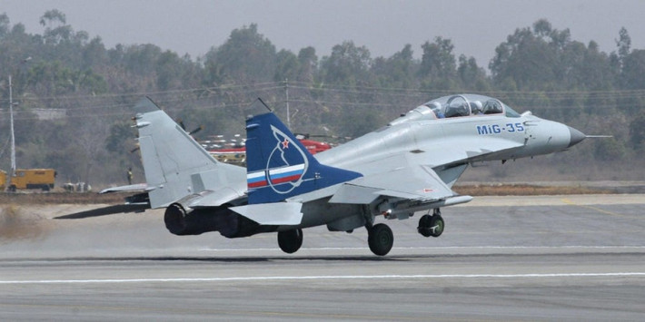 Về động cơ, MiG-35 sẽ được trang bị động cơ mô-đun mới, tiết kiệm, hiệu quả với lực đẩy mạnh hơn; động cơ trang bị bộ đốt tăng lực và hệ thống điều khiển và giám sát tự động kỹ thuật số. Tuy nhiên, MiG-35 được định vị là máy bay chiến đấu chiến thuật hạng nhẹ thế hệ 4++, nên để giảm chi phí, rất có thể động cơ đơn giản hơn mà không có vòi phun vecto.