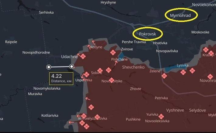 Ở mặt trận Pokrovsk ở phía nam Donetsk, RFAF đang thực hiện chiến thuật cơ động là vòng qua và xen kẽ, để mở rộng các điểm hỗ trợ đã chiếm được trong chiến dịch Kurakhove. Về mặt quân số, cả hai bên đều triển khai hơn 10 lữ đoàn và quân dự bị ở Pokrovsk, tây Kurakhove, kéo dài tới mặt trận Velyka Novosyolka.