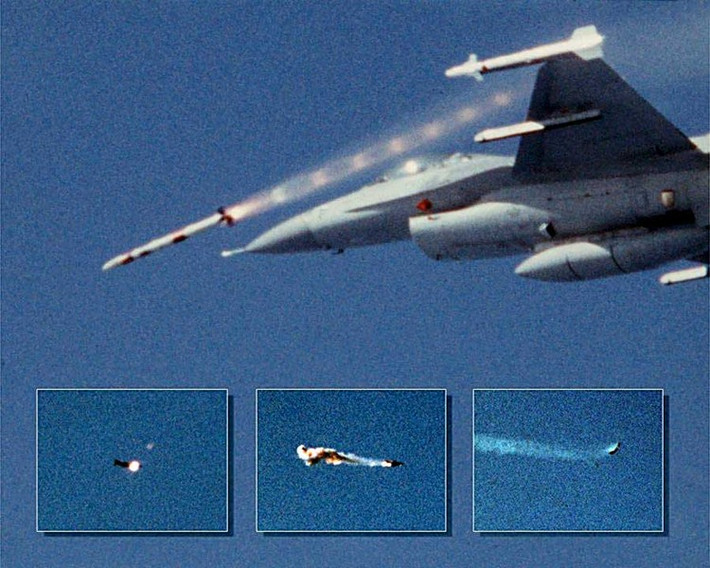 Khi so sánh tên lửa ASRAAM với R-73 (NATO gọi là AA-11 Archer), rõ ràng là cả hai đều đóng vai trò quan trọng trong không chiến tầm gần, nhưng có những đặc điểm và công nghệ riêng biệt, xác định lợi thế của chúng trong nhiều tình huống khác nhau.
