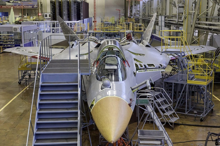 Mặc dù Su-57 là một chiến đấu cơ tốt, nếu Không quân Iran được trang bị, điều đó không cần phải bàn cãi; nhưng sự phức tạp của việc sản xuất, tiến độ giao hàng chậm, giá thành cao và căng thẳng địa chính trị, khiến việc Iran có thể trang bị máy bay Su-57, trở thành một mục tiêu đầy tham vọng, nhưng cũng đầy thách thức. (nguồn ảnh IRNA, TASS, Sputnik, Wikipedia).