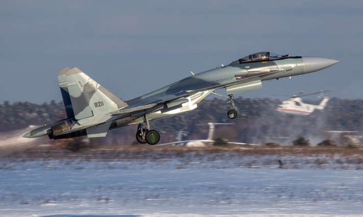 Do tốc độ sản xuất hạn chế của Su-57 và nhu cầu nội địa của Nga đối với máy bay chiến đấu này, Su-35 là một lựa chọn thay thế thực tế hơn và dễ dàng có sẵn. Các nguồn tin của Nga cho rằng, các mẫu như Su-30 và Su-35 phù hợp hơn để xuất khẩu, vì chúng có thể được sản xuất nhanh hơn và không có sự phức tạp liên quan đến các yêu cầu bảo dưỡng và vận hành như của Su-57.