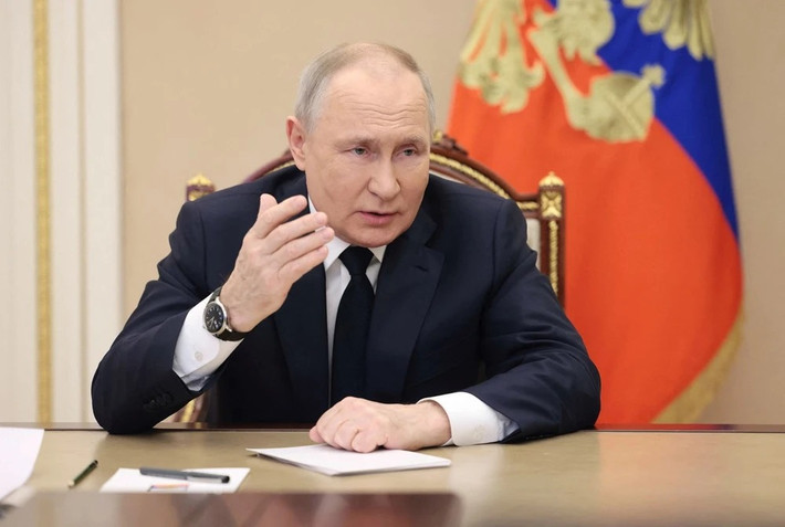 Vào tối ngày 19/2, Tổng thống Nga Putin cho biết, vào buổi chiều cùng ngày, quân đội Nga (RFAF) đã vượt qua biên giới Nga-Ukraine ở khu vực Kursk, tiến vào tỉnh Sumy của Ukraine. Nhiệm vụ là cắt toàn bộ tuyến vận tải, tạo thành vòng vây 4 mặt đối với lực lượng Ukraine hiện đang ở khu vực Kursk của Nga.