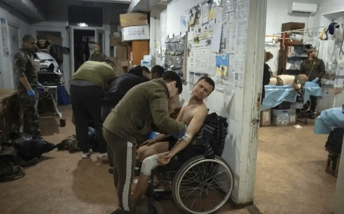 Sáng ngày 25/3, tại khu vực biên giới Kursk, RFAF tiếp tục chiến đấu để truy quét những lính Ukraine còn lại; Military Summary đưa tin, đã có hàng trăm lính đổ bộ đường không "tinh nhuệ" của AFU bị bao vây đã chọn đầu hàng, Viên chỉ huy đầu hàng được bổ nhiệm làm người đứng đầu nhóm tù binh, tại bệnh viện quân y của Bộ Quốc phòng Nga.