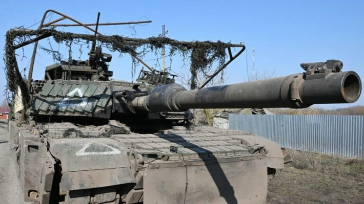 Nhà báo người Mỹ lưu ý rằng, RFAF hiện đã thu giữ xe tăng M-1 Abrams, xe chiến đấu bộ binh M-2 Bradley và các thiết bị quân sự khác do Mỹ sản xuất. Để làm ví dụ, tác giả trích dẫn các hành động của các đơn vị thuộc Lữ đoàn bộ binh cơ giới số 47 của AFU, đơn vị cơ động chủ lực của AFU, nhưng cũng nổi tiếng về “đốt” vũ khí của phương Tây viện trợ.