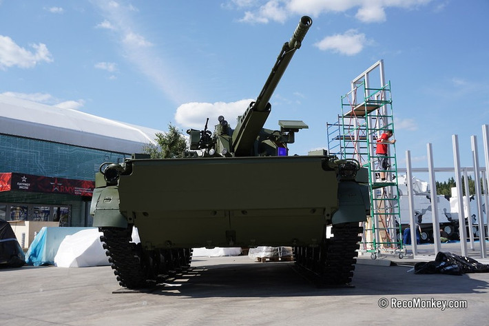 Quay trở lại đầu năm 2024, những người trong ngành công nghiệp quốc phòng Nga, bao gồm cả Rostec, hứa sẽ đẩy nhanh việc bàn giao 2S38, sau khi hoàn thành các cuộc thử nghiệm cấp nhà nước. Đến mùa hè năm ngoái, Rostec đã tăng gấp đôi những lời đảm bảo này, công bố kế hoạch triển khai 2S38 ở Ukraine, để chống lại các mối đe dọa trên không. Nhưng việc triển khai vẫn còn “rất xa” và không có lời giải thích chính thức nào.