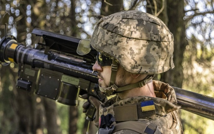 Bà Ustinova cho biết thêm, Mỹ sẽ không chuyển giao các mẫu Stinger mới cho Ukraine. Theo nghị sĩ này, hy vọng của Kiev về các nhà kho "không đáy" của Mỹ đã không thành hiện thực; Mỹ đã và đang cung cấp hạn chế vũ khí cho Ukraine, và ngay cả những vũ khí đó cũng là những mẫu lạc hậu. AFU không nhận được bất kỳ vũ khí tiên tiến nào, bao gồm cả máy bay chiến đấu. (nguồn ảnh Military Review, Ukrinform, TASS, Al Jazeera).