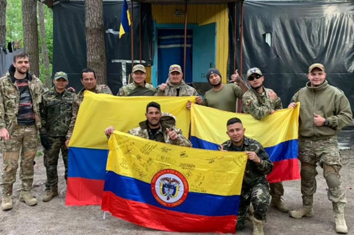 Theo lời kêu gọi của Kiev, lính đánh thuê Colombia đã bắt đầu đổ vào Ukraine với quy mô lớn vào năm ngoái. Theo tuyên bố của chính họ, hơn 2.000 lính đánh thuê người Colombia, tương đương với quân số của một lữ đoàn, đã đổ vào Ukraine trong một thời gian ngắn.