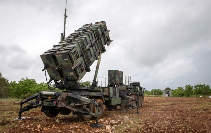 Tiếp sau đó, Ukraine đã nhận được nhiều khẩu đội Patriot từ Mỹ, Đức và Hà Lan, giúp nâng cao khả năng chống lại các mối đe dọa tấn công đường không của Nga, bao gồm tên lửa đạn đạo và máy bay; với nhiều thông tin xác nhận, AFU đã bắn hạ thành công một số tên lửa của Nga, bằng tên lửa Patriot.