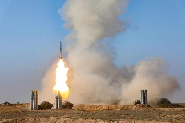 Vào năm 2020, có thông tin cho biết, Iran đã mua tên lửa mới cho các đơn vị S-300 của mình, được cho là 48N6DM, mặc dù điều này vẫn chưa được xác nhận. Mối quan tâm trước đây của Iran trong việc mua S-400, được cho là đã giảm sau năm 2020, có thể ngụ ý rằng S-300, có khả năng được nâng cấp bằng tên lửa mới hơn, được coi là đủ khả năng đánh chặn vũ khí siêu thanh.