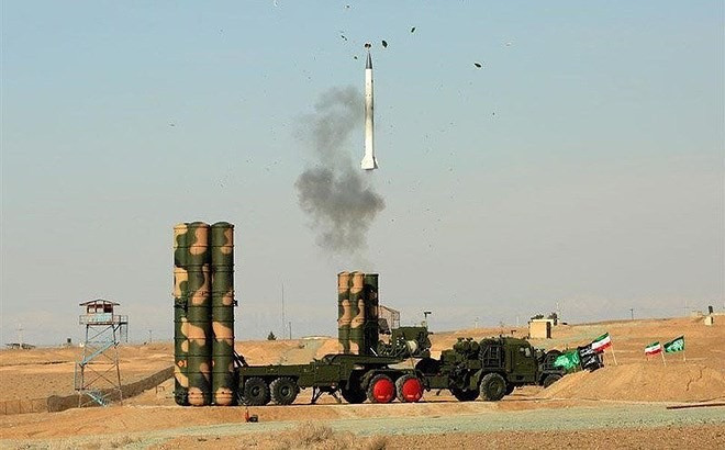 Một nhiệm vụ quan trọng trong chiến dịch tấn công đường không của Israel vừa qua, là tấn công vào một căn cứ gần Tehran, nơi được cho là nơi bố trí trận địa S-300. Một câu hỏi quan trọng khác, là liệu các bệ phóng S-300PMU-2 của Iran, có được trang bị tên lửa 48N6DM, giữ vai trò là tên lửa tầm xa chính, cho các hệ thống S-400 mới hơn của Nga?
