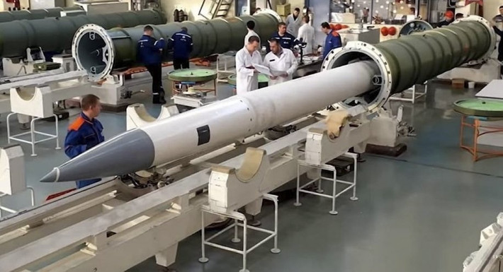 Tên lửa 48N6DM được đánh giá cao, vì khả năng chống tên lửa tiên tiến, nhờ các cảm biến vượt trội và tốc độ cao, vượt quá Mach 14, cho chúng khả năng đánh chặn ngay cả các mục tiêu siêu thanh hoặc siêu vượt thanh, đạt tốc độ trên Mach 8.