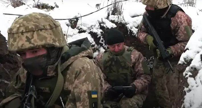 Cùng ngày, Trung tá Chukovych, chỉ huy Tiểu đoàn trinh sát đặc nhiệm Ukraine, cũng bị UAV FPV của Nga tiêu diệt. Cả hai đều là những sĩ quan trẻ xuất sắc của Ukraine, trưởng thành trong xung đột Nga-Ukraine, có kinh nghiệm chiến đấu dày dặn và ý chí kiên cường. Sự hy sinh của họ là mất mát lớn cho Ukraine.