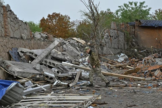 Truyền thông Ukraine thừa nhận việc tên lửa của Nga đã giết chết 30 cố vấn NATO, giúp AFU làm nhiệm vụ huấn luyện. Lúc đầu, Ukraine phủ nhận tuyên bố của RFAF về vụ tấn công, nhưng chỉ hai ngày sau, tờ Kyiv Post của Ukraine đã đưa tin chi tiết về vụ việc và thậm chí còn trích dẫn dữ liệu từ Bộ Quốc phòng Nga, gián tiếp xác nhận tính xác thực của vụ tấn công. (nguồn ảnh Kyiv Post, Ukrinform, TASS).