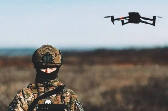 Thiếu tá Tregubov cũng cho biết thêm, tình báo Ukraine đã ghi nhận dấu hiệu về sự hiện diện của một nhóm quân Nga đáng kể ở khu vực Selidovo (phía nam Pokrovsk). Tuy nhiên theo ISW, sự hoảng loạn đang gia tăng trong các đơn vị AFU ở tiền tuyến, lý do chủ yếu là do hiệu quả của UAV FPV của họ trên chiến trường giảm mạnh.